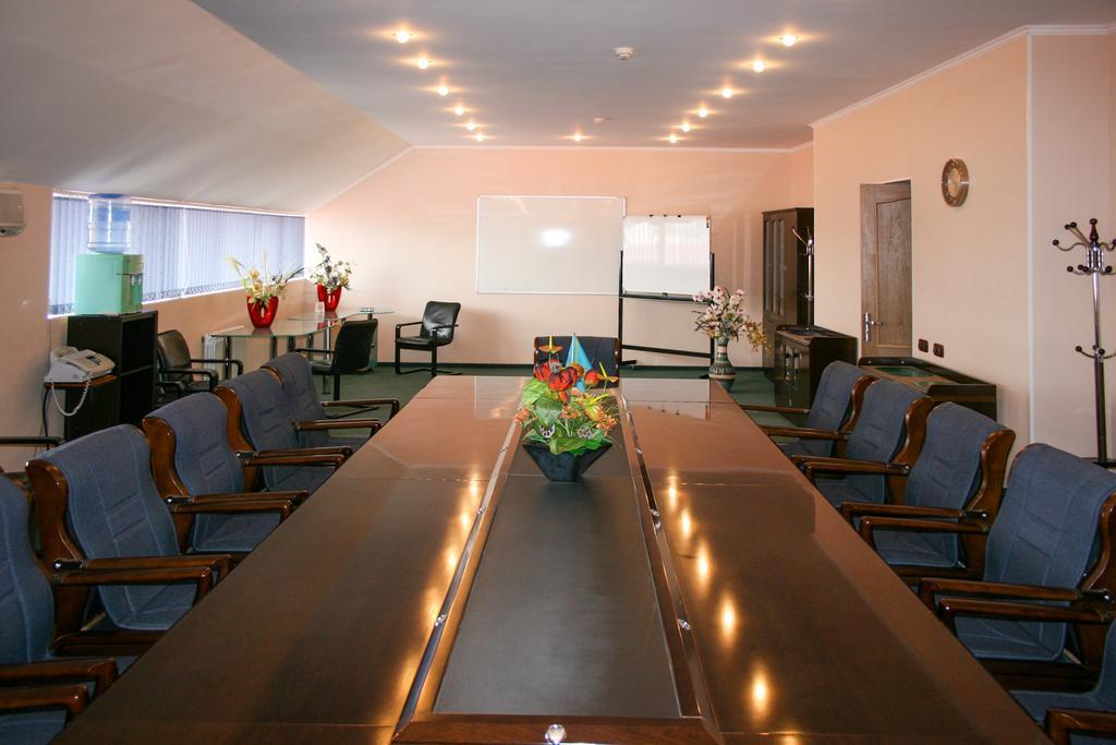 Rahat Hotel Aktau  Extérieur photo